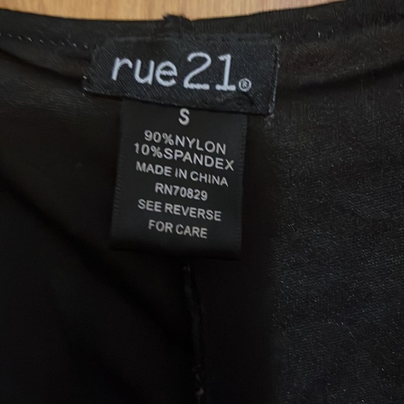 2 dressed, Rue 21 & Roulette - Picture 3 of 9